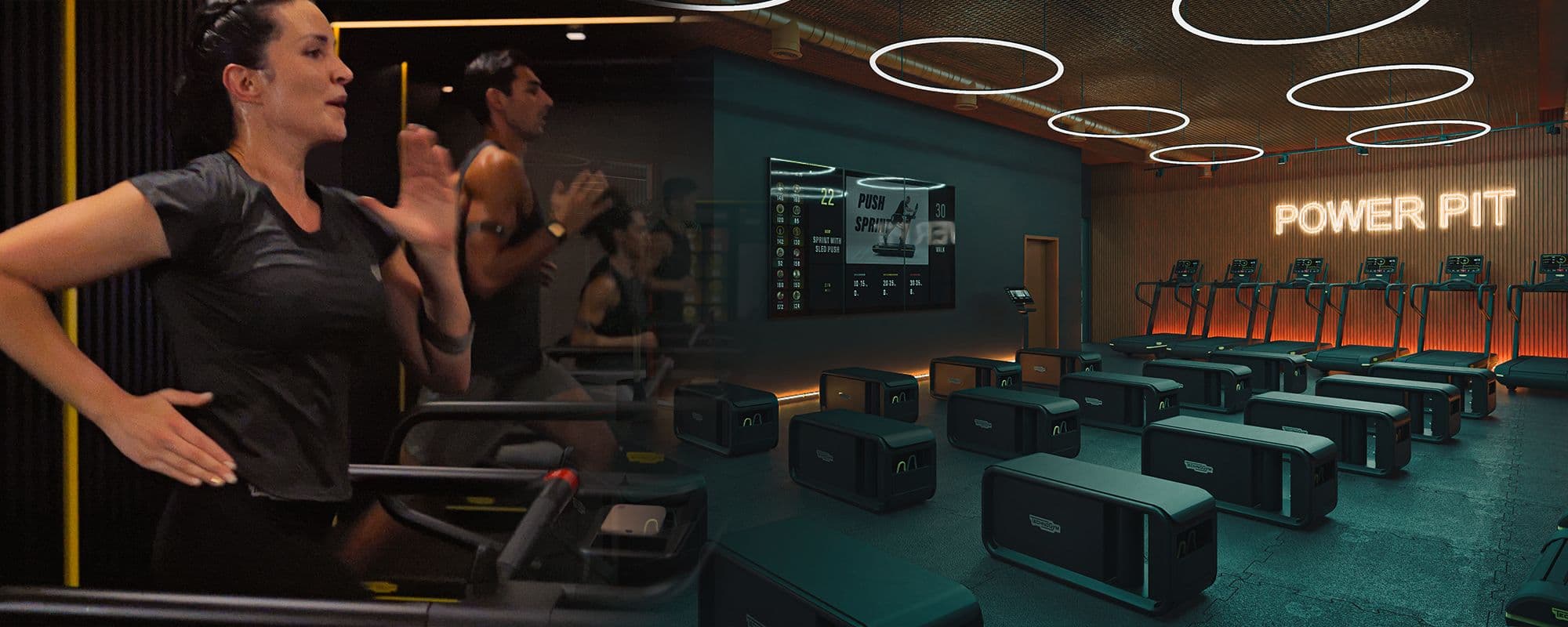 Dame som trener i PowerPit med utstyr fra Technogym